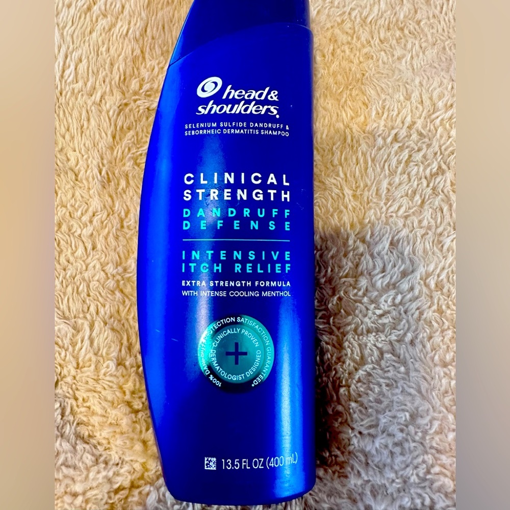 Head and Shoulders‎ Clinical Strength Dandruff Defense